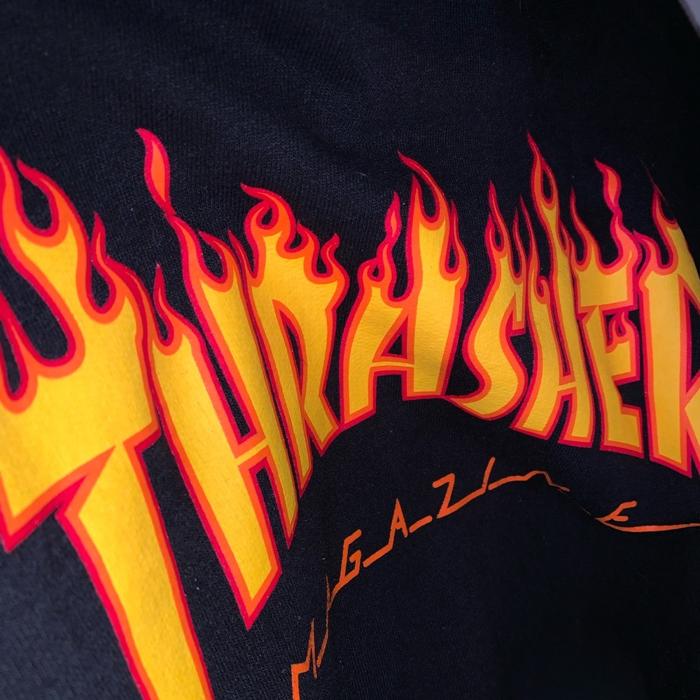 Black the thrasher sweatshirt ✨